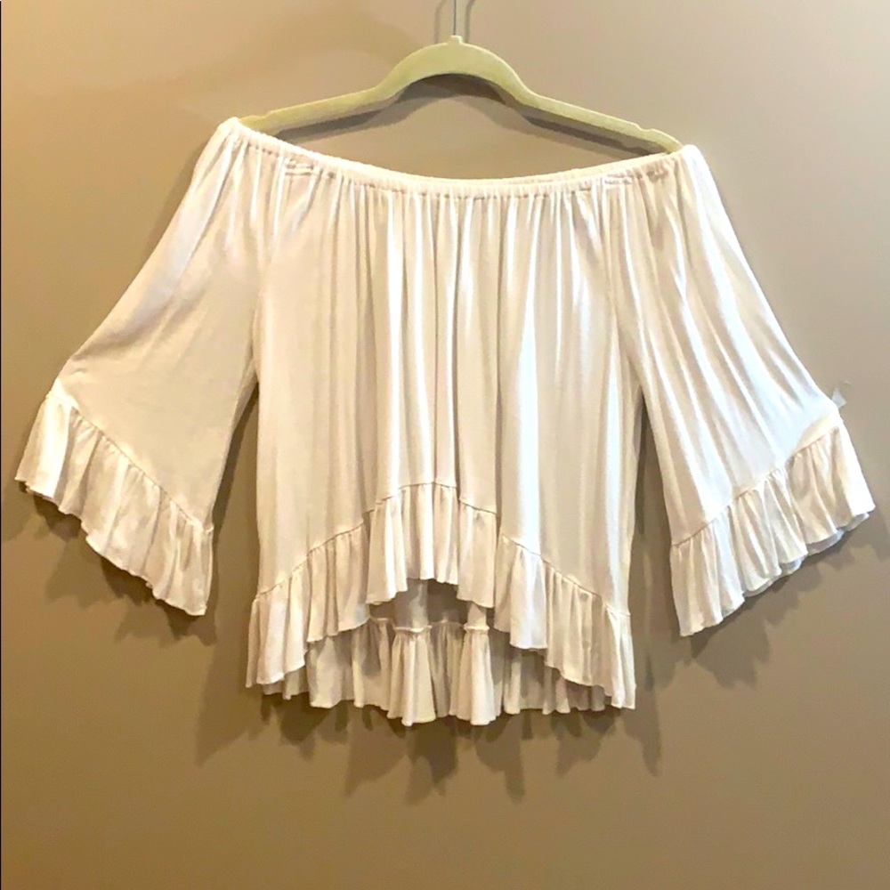 Blouse with exposed shoulders